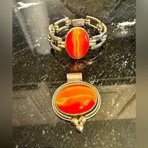 Tigers Eye bracelet and pendant set orange.